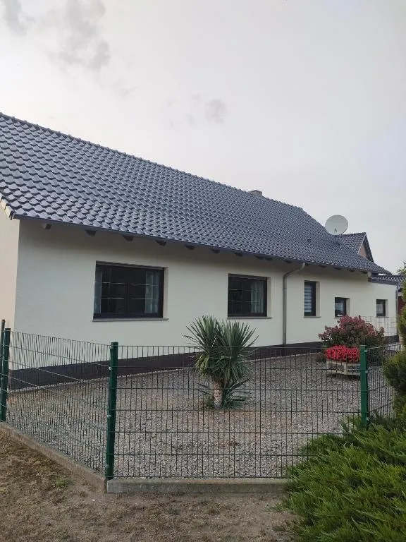 Die Straßenansicht des Ferienhauses