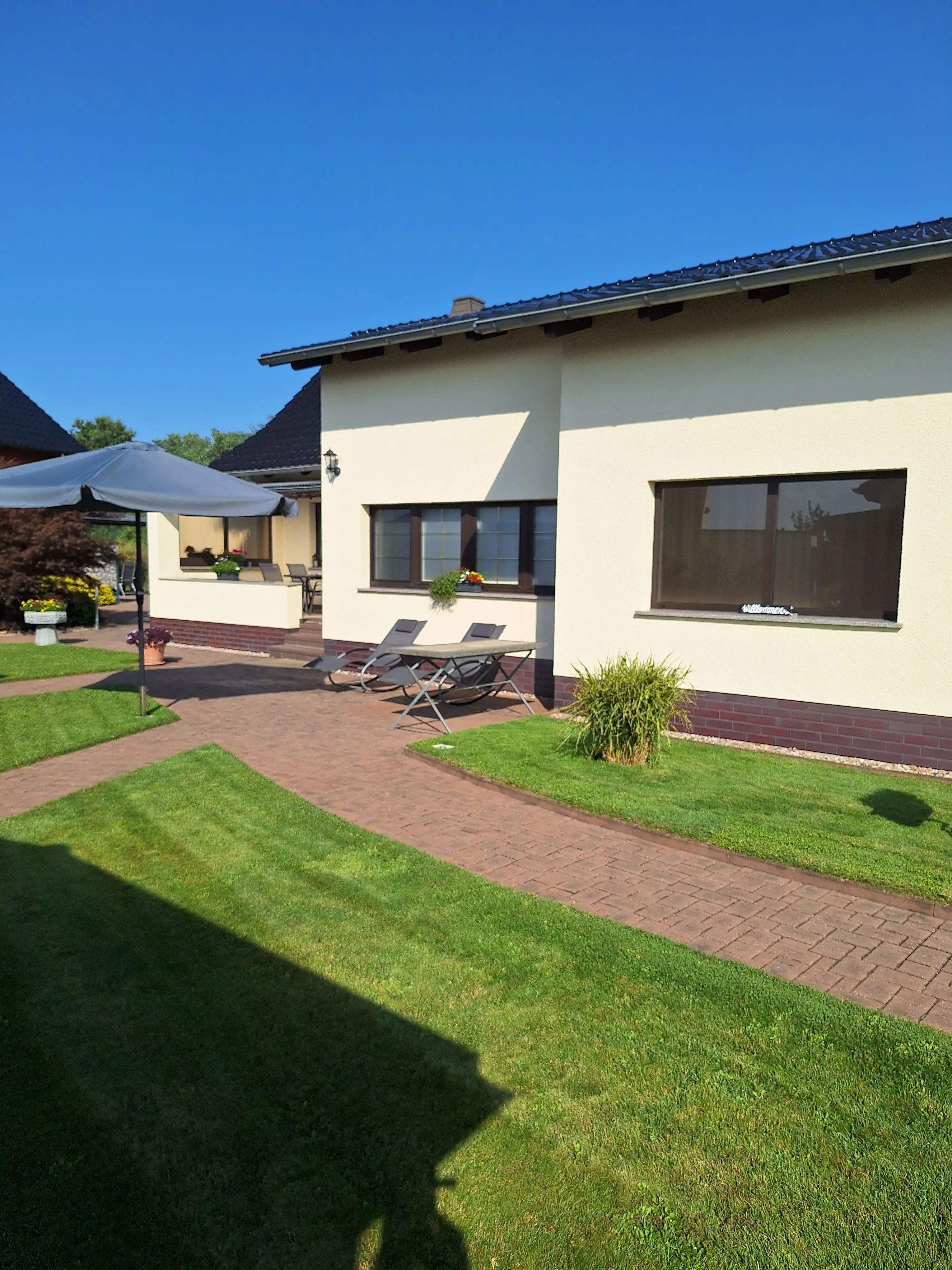 Blick auf die Terrasse vom Grillplatz
