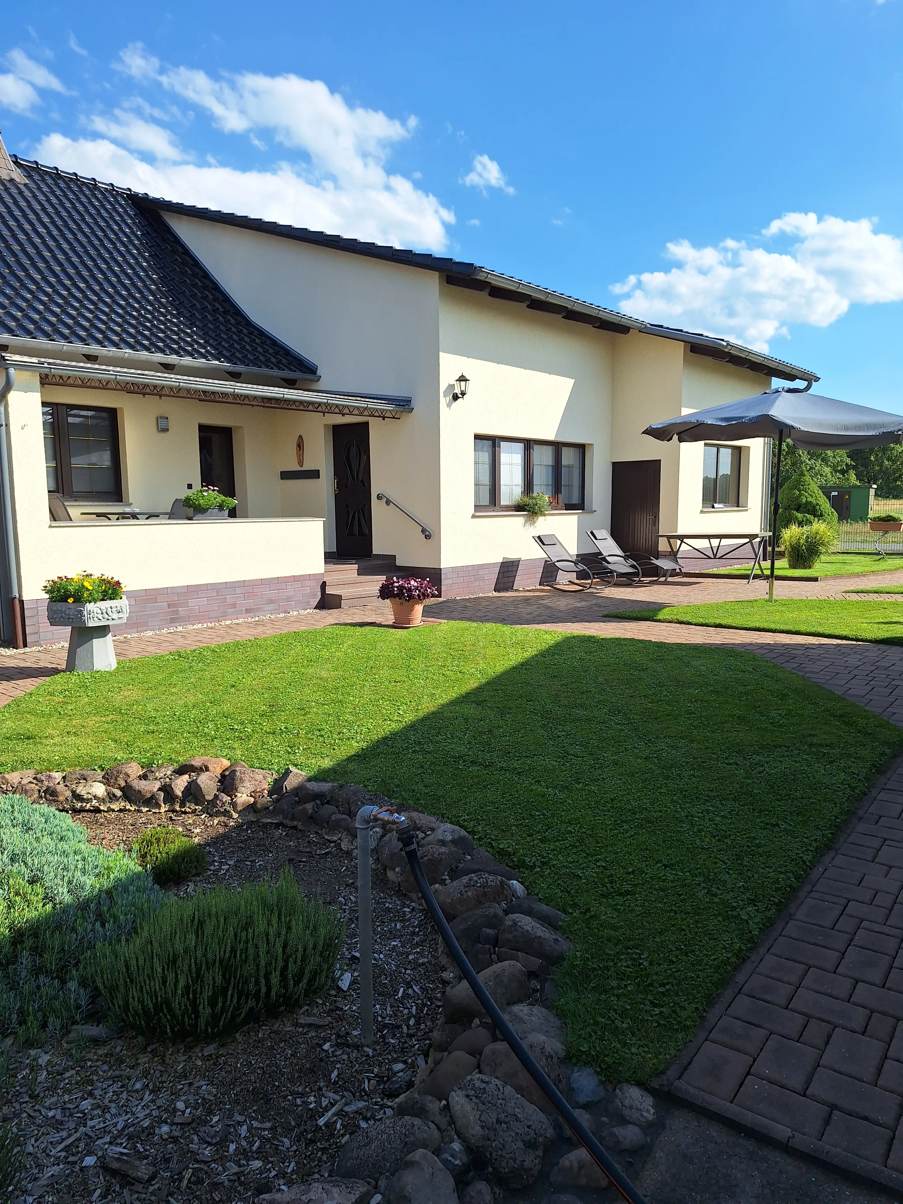 Die ruhige Lage lädt zum Entspannen ein.
