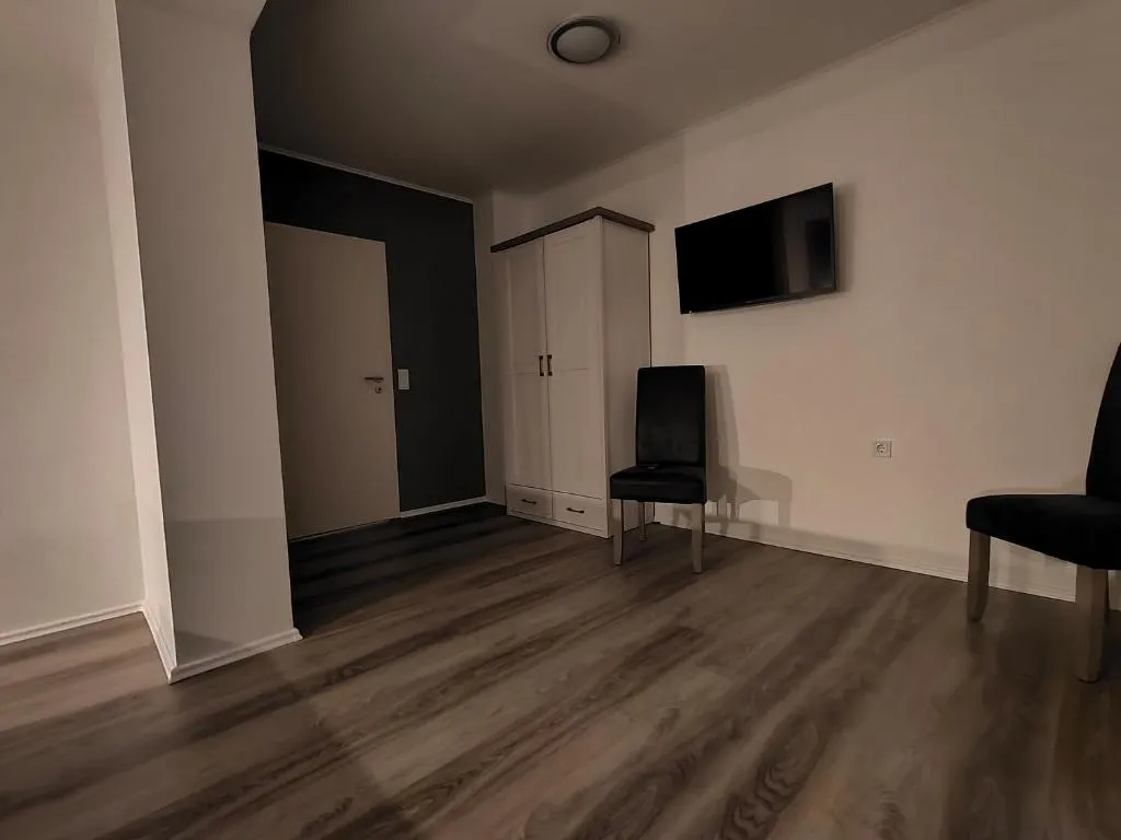 2. Schlafzimmer mit TV